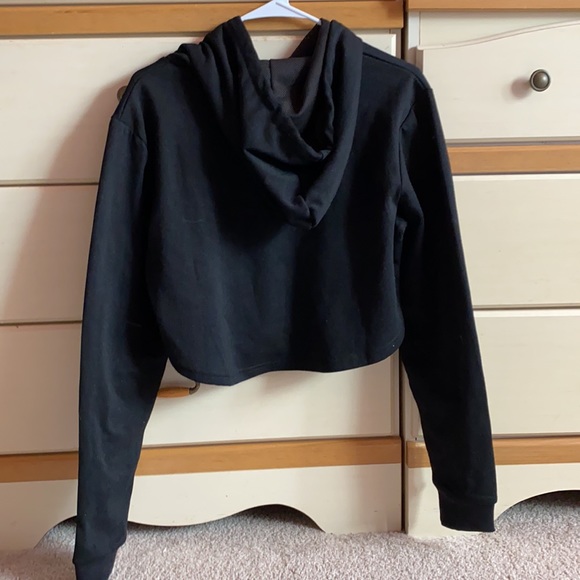 Pretty Little Thing cropped hoodie - Picture 2 of 3